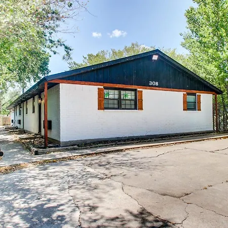 Cozy Home Near Downtown Lawton